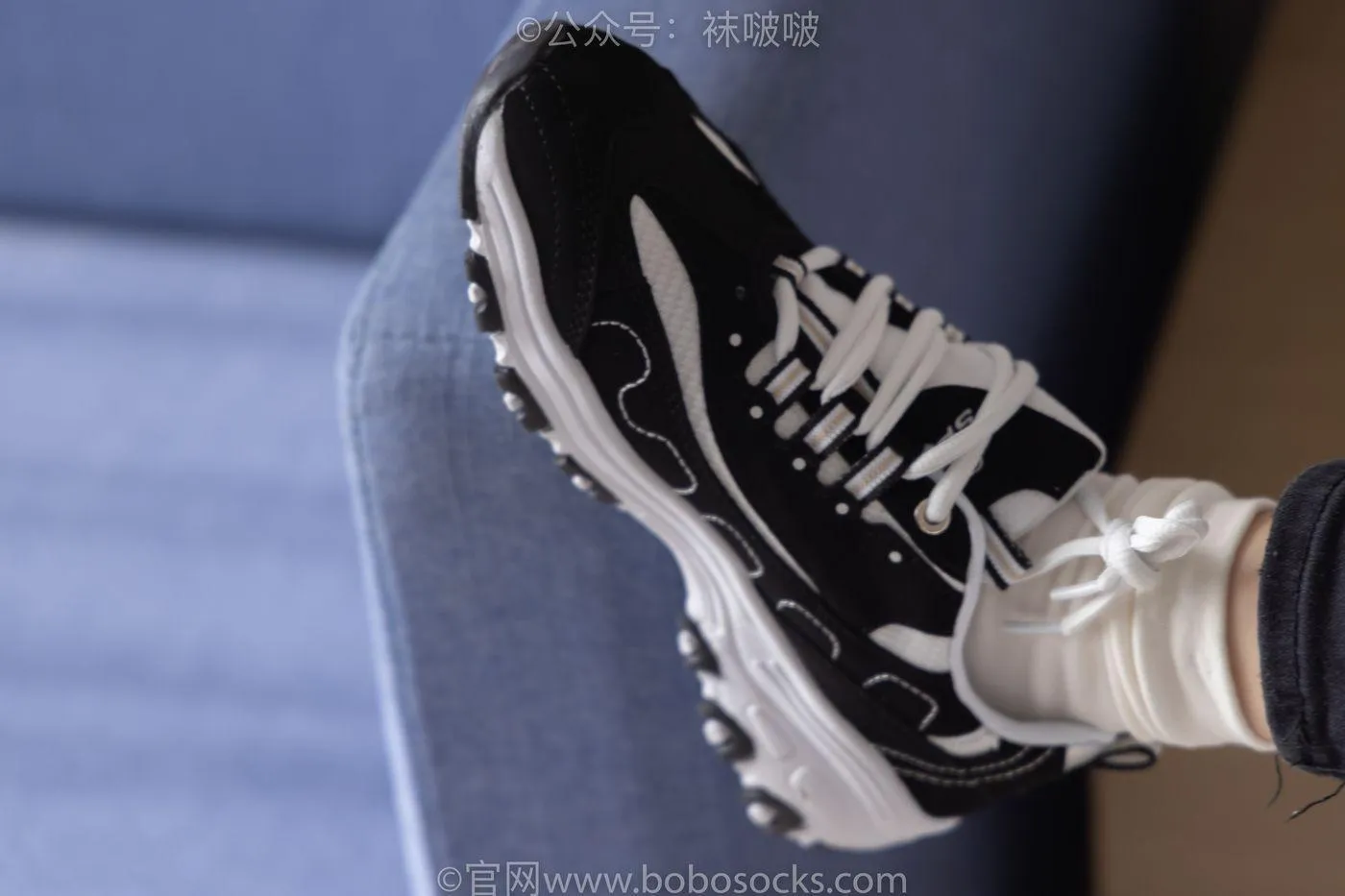 [BoBoSocks袜啵啵]NO.055 稚予-斯凯奇运动鞋、白棉袜、黑棉袜 [139P]插图